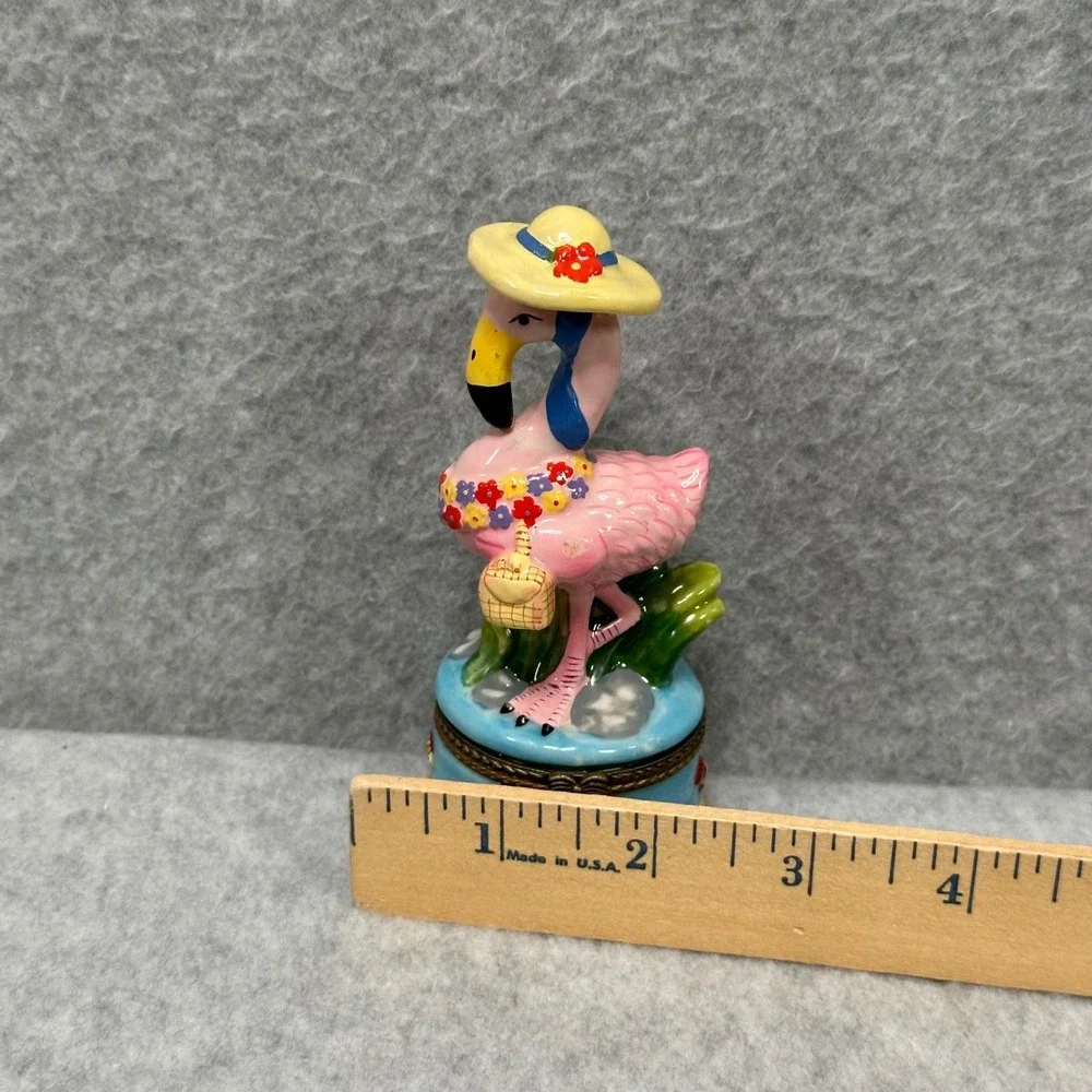 VTG Pink Flamingo Trinket Box Ceramic Hinged Lid Tropical Bird Figurine w/ Heart